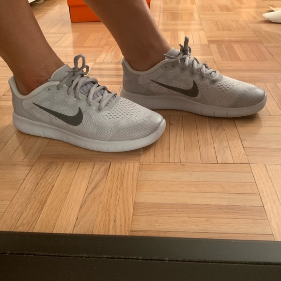 BRAND NEW Nike Free RN Size 6.5Y (Woman size 8) - Picture 7 of 7